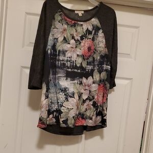 Floral Raglan Tunic Top in Charcoal and Multicolor